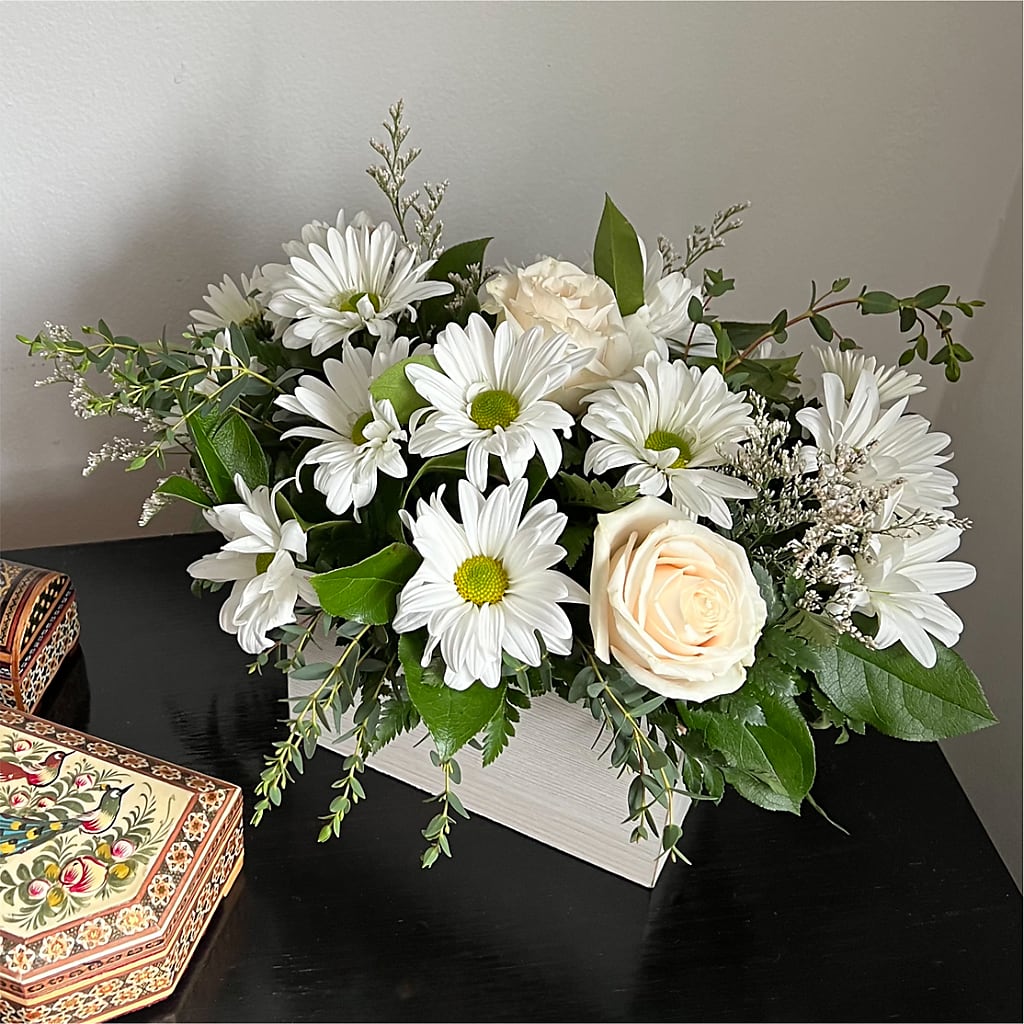 Fresh Linen Box Bouquet – SHARAR'S FLORIST, La Habra CA