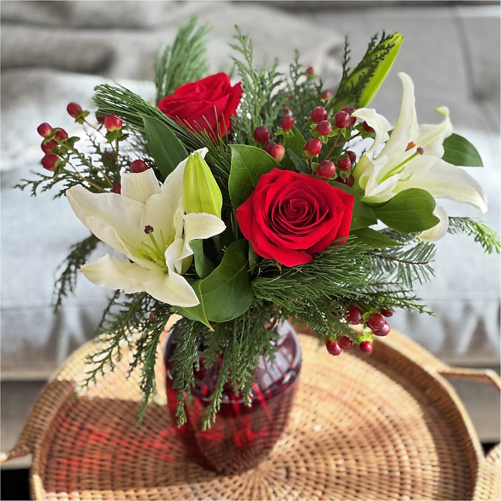 Evergreen Delight Bouquet – SHARAR'S FLORIST, La Habra CA
